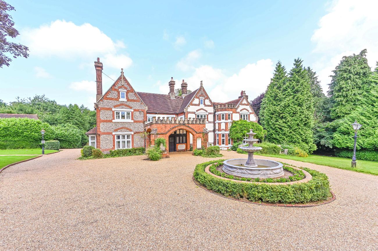 The Details | Kingswood Manor | Wedding Venue Surrey gallery image 1